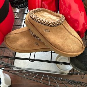 UGG Girls Slipper Shoes Slip on size 13
